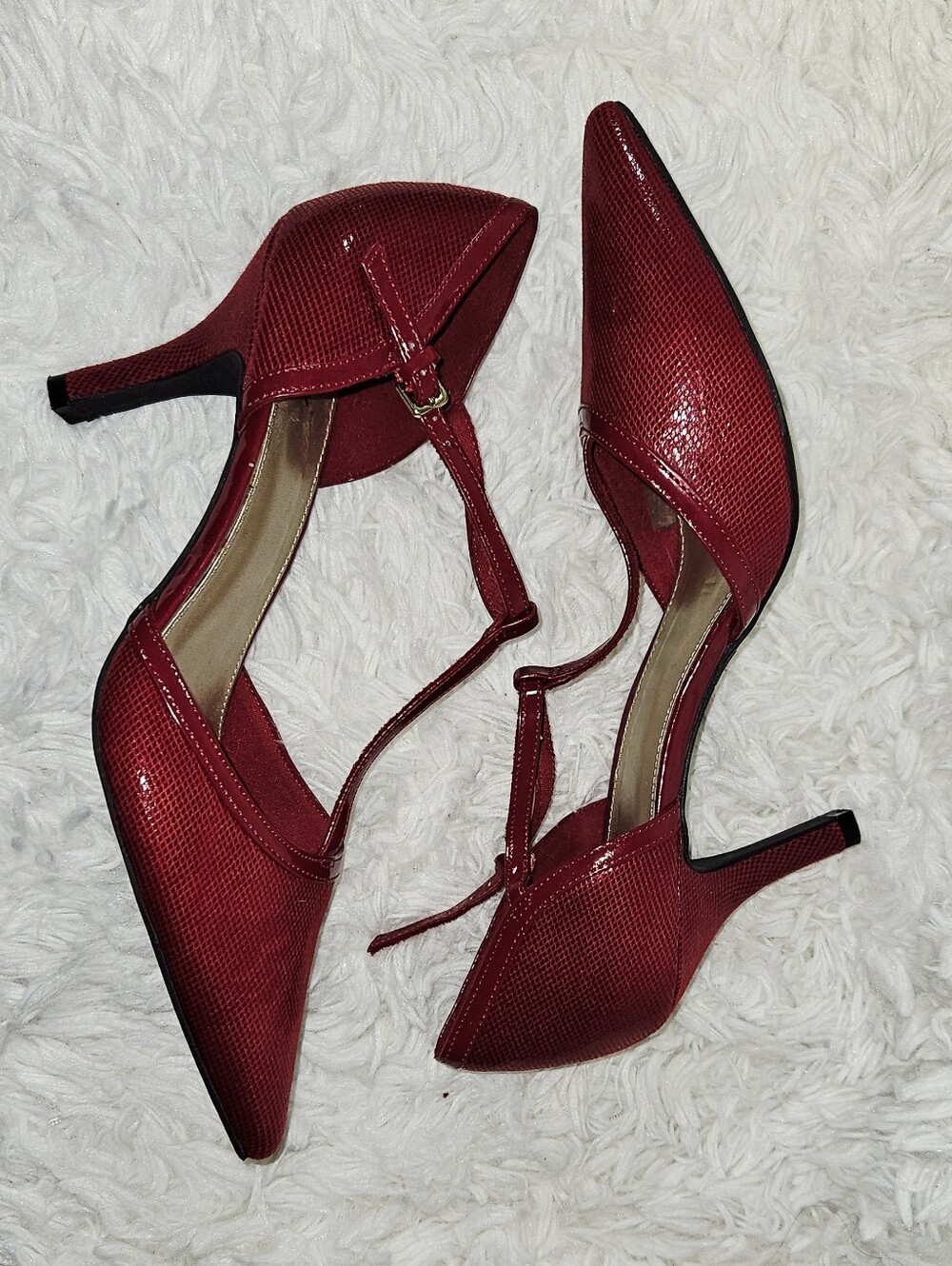 Fioni Elegant Red Faux Leather Pointed-Toe T-Strap Heels - Size 10